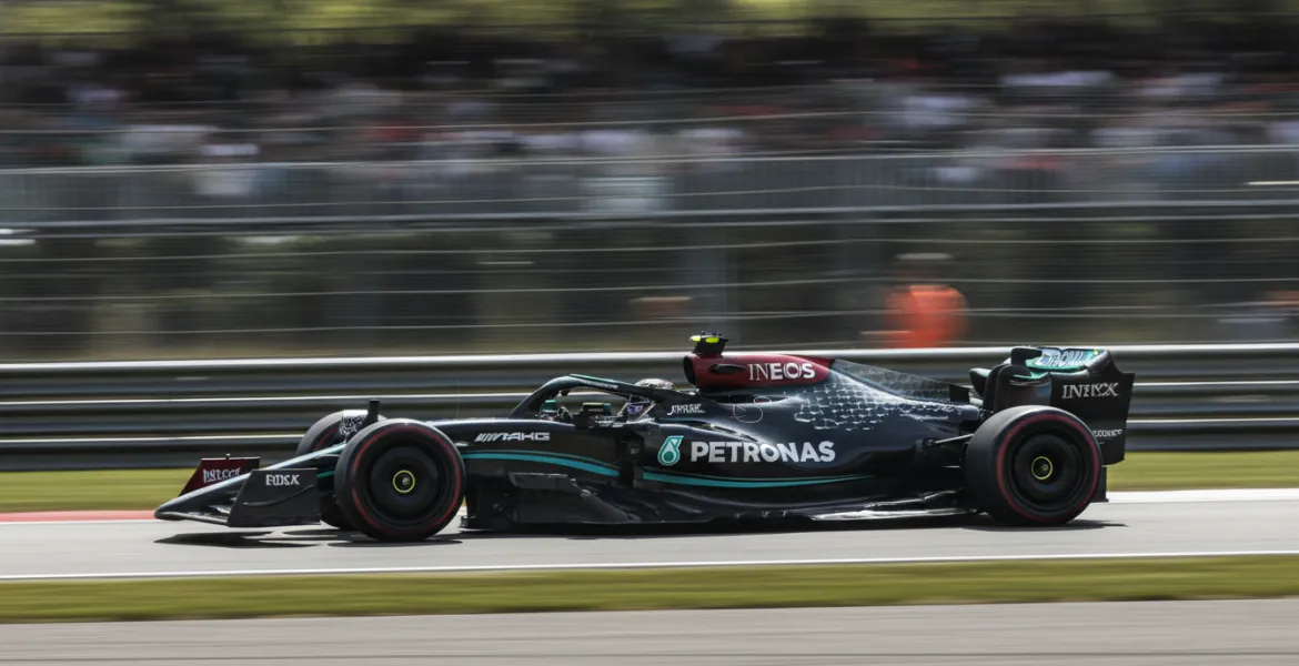 Mercedes W17: Il segreto del fondo che ha rivoluzionato la Formula 1