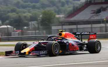 Crisi Red Bull a Silverstone: Verstappen tradito dall'ala posteriore e dal mercato