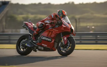 Ducati e il sogno americano: Kayla Yaakov riscrive la storia sulla GP26 di Marquez