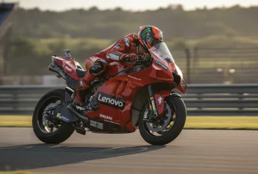 Ducati e il sogno americano: Kayla Yaakov riscrive la storia sulla GP26 di Marquez
