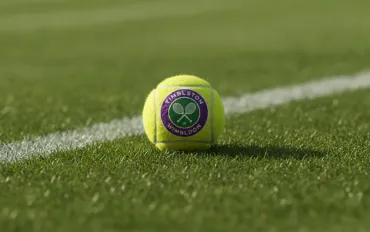 Wimbledon 2026: Djokovic infinito supera Auger-Aliassime in 5 ore, ora la super sfida con Sinner