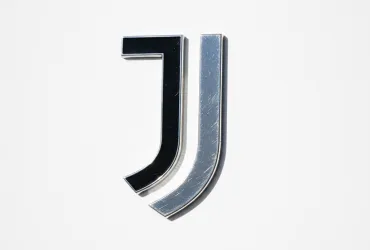 Juve, blitz a Milano per Solet e assalto a Dibu Martinez