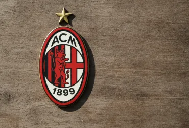 Milan, rivoluzione trequarti: Ibrahimovic punta su Alajbegovic e Karetsas per il nuovo ciclo
