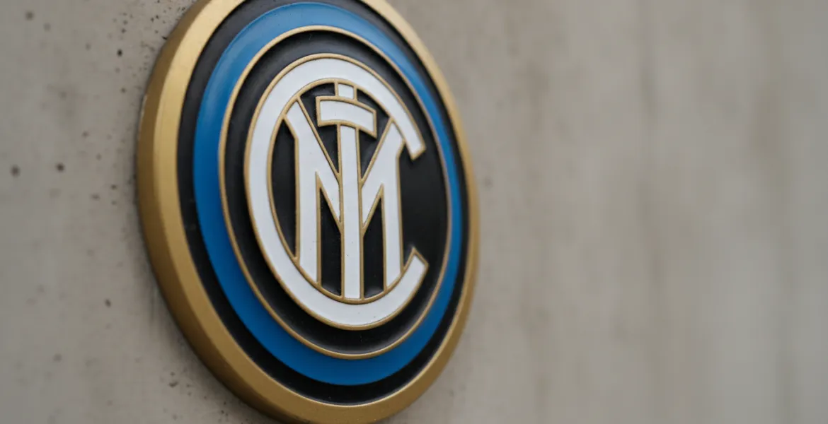 Inter, rivoluzione sulla fascia: dopo il caso Khalaili è caccia all'erede di Dumfries