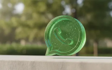 WhatsApp lancia la sfida ad Apple: addio all'obbligo di iCloud per i backup su iPhone
