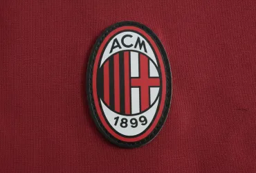 Milan, Rivoluzione sulle Fasce: Estupiñán verso l'Addio per Far Posto a Mazraoui