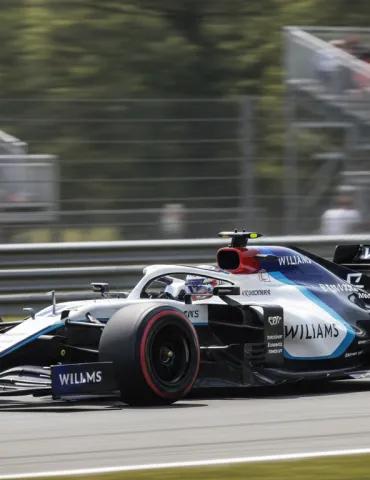 Williams, rivoluzione totale a Baku: arriva la 'vettura B' per scacciare la crisi e convincere Sainz