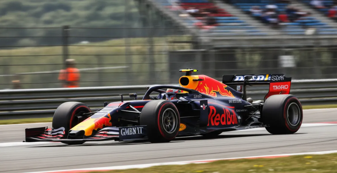 Max Verstappen e il futuro Red Bull: crisi tecnica o addio imminente?