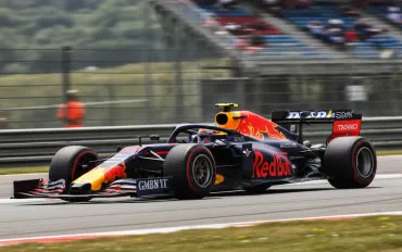 Max Verstappen e il futuro Red Bull: crisi tecnica o addio imminente?