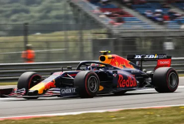 Max Verstappen e il futuro Red Bull: crisi tecnica o addio imminente?