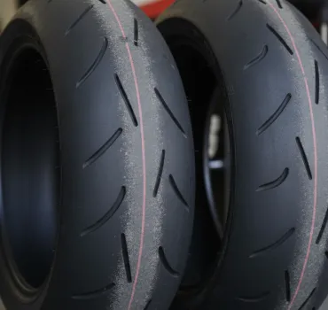 MotoGP 2027: Pirelli e il dilemma della pressione gomme nella nuova era