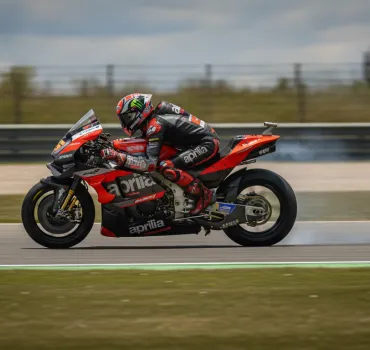 Bezzecchi e l'urlo della rinascita: dopo l'infortunio al Sachsenring, l'obiettivo è Silverstone