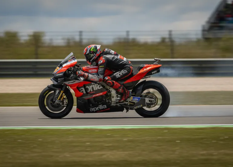 Bezzecchi e l'urlo della rinascita: dopo l'infortunio al Sachsenring, l'obiettivo è Silverstone
