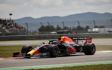 GP Belgio, Verstappen vola a Spa ma la Ferrari è in agguato: Hamilton e Leclerc inseguono