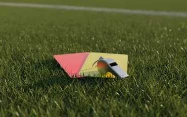 Federico La Penna premiato miglior arbitro: esplode la bufera per il rosso in Inter-Juve