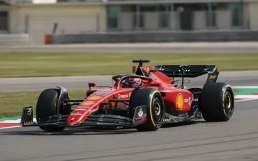 Hamilton, miracolo a Spa: la Ferrari SF-26 vola oltre i danni e le penalità