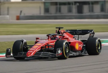 Hamilton, miracolo a Spa: la Ferrari SF-26 vola oltre i danni e le penalità