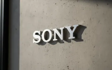 Sony e il pugno di ferro sui social: silenzio forzato dopo l'addio ai dischi fisici