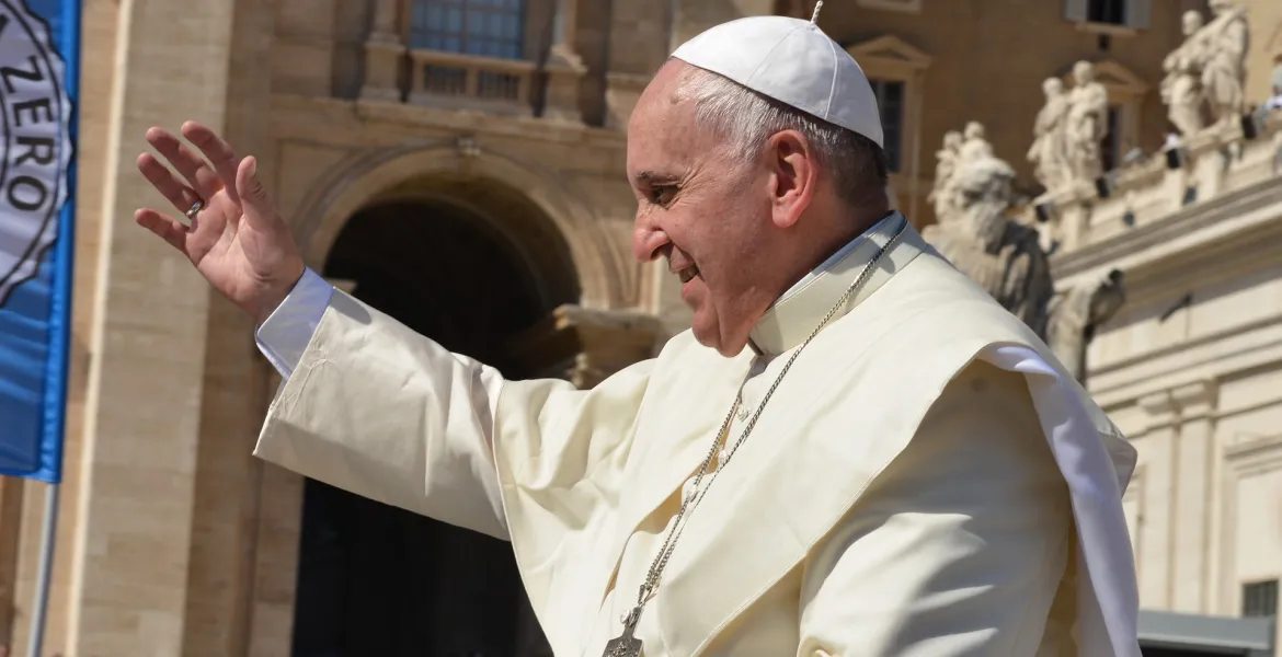  La scomparsa di Papa Francesco e la sua tessera del San Lorenzo: una coincidenza sorprendente e toccante