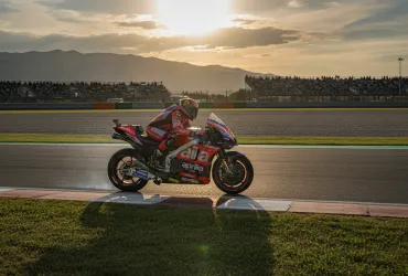 Marco Bezzecchi scalda i motori a Misano: Aprilia punta al rientro a Silverstone