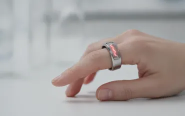 Rivoluzione Health-Tech: L'Anello Smart che analizza il sangue senza punture