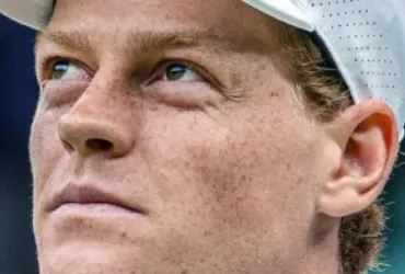 Sinner e l'incognita US Open: il ginocchio frena il numero uno