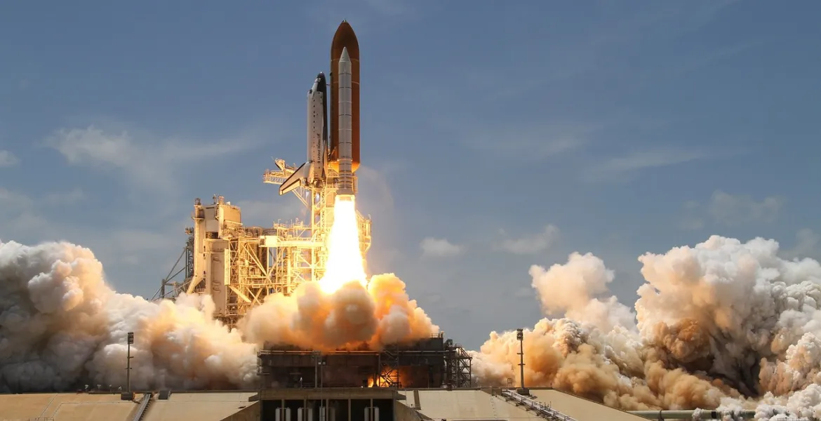 Amazon lancia in orbita satelliti rivali di Starlink