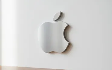 iPhone 20: smentite le voci di cancellazione, il modello del ventennale arriverà nel 2027
