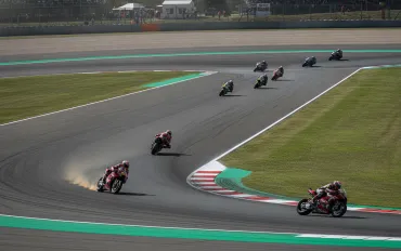 MotoGP 2027, sventato il taglio delle moto: nel box restano due prototipi