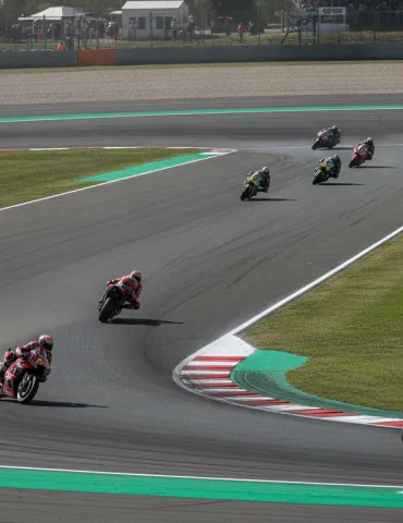 MotoGP 2027, sventato il taglio delle moto: nel box restano due prototipi