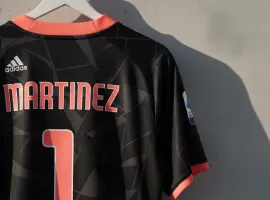 Juve, assalto finale a Dibu Martinez: contatti con l'Aston Villa per il portiere