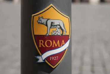 Roma, spettacolo e rimpianti a Dortmund: Dybala incanta ma finisce 2-2