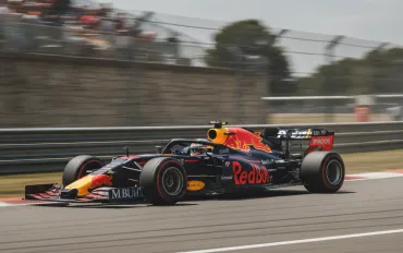 Verstappen e Red Bull, il legame continua: ufficiale il rinnovo fino al 2030