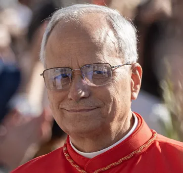 Papa Leone XIV al Meeting di Rimini: l'abbraccio della folla e il monito per le nuove generazioni