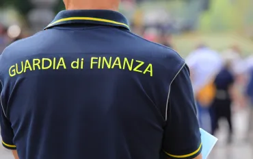 Smantellata rete di bische clandestine a Prato: sequestrati 750.000 euro
