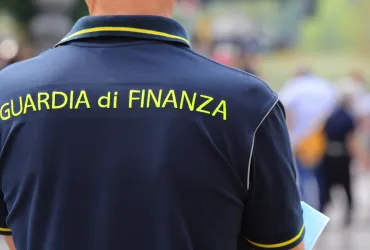 Smantellata rete di bische clandestine a Prato: sequestrati 750.000 euro
