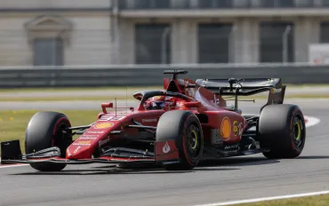 Tensioni in Ferrari: Hamilton accusa il muretto e Leclerc punta tutto sul riscatto a Monza