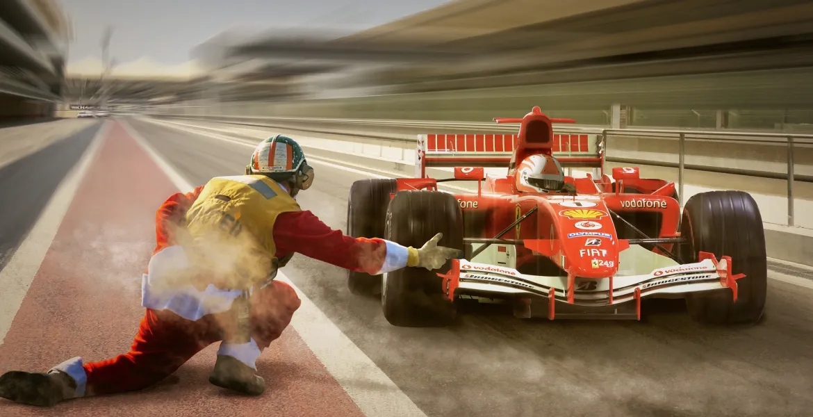Tensioni in casa Ferrari: Hamilton e Leclerc si lamentano in gara