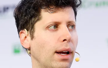 Sam Altman e il futuro dell'IA: tra inerzia economica e nuove sfide sociali