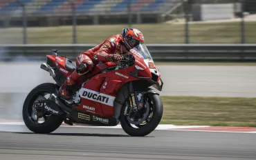 Marc Marquez Re d'Aragona: trionfo nella Sprint 2026 davanti ad Alex e Bezzecchi