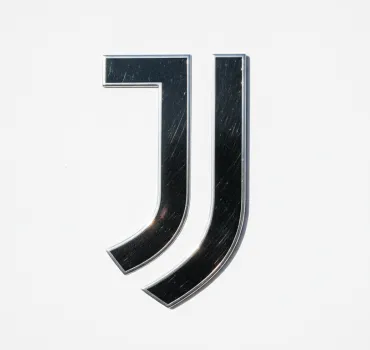 Emergenza Juventus: Yildiz Operato e Ansia Thuram, Infermeria Piena a Torino