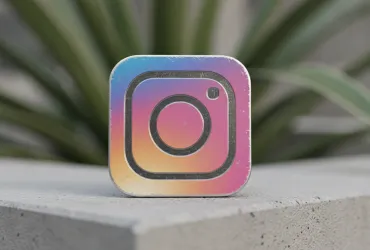 Instagram dichiara guerra ai finti influencer: arriva la stretta sui profili IA