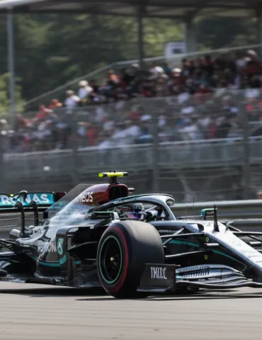 Mercedes shock a Monza: Kimi Antonelli penalizzato, Toto Wolff svela la strategia