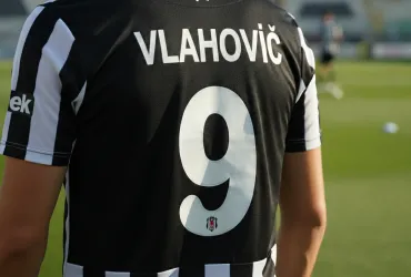 Vlahovic Re d'Istanbul: il Besiktas abbatte il Fenerbahce nel derby