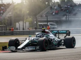 Mercedes imperiale a Monza: la strategia controcorrente della W17 trionfa nel Tempio della Velocità