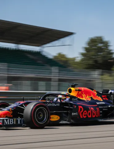F1, Isack Hadjar costretto al forfait: Liam Lawson confermato in Red Bull per il debutto di Madrid