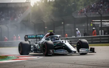 F1 GP Spagna: Antonelli domina le libere a Madrid, Hamilton a muro con la Ferrari