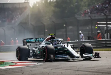 F1 GP Spagna: Antonelli domina le libere a Madrid, Hamilton a muro con la Ferrari