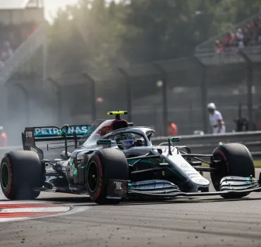 F1 GP Spagna: Antonelli domina le libere a Madrid, Hamilton a muro con la Ferrari