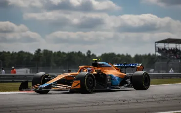 Norris beffa Antonelli per un soffio: Pole Position stellare in Spagna